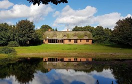 Et godt tilbud ved hurtig handel på skøn og idyllisk liebhaverlandsted