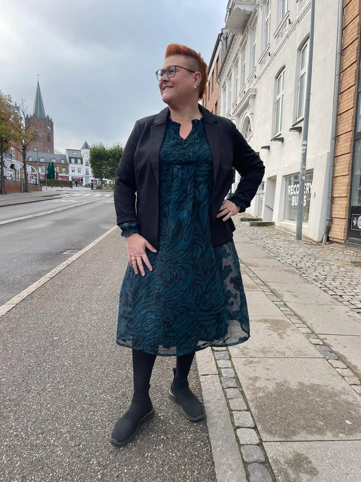 Only Curves præsenterer julefrokostkjole og blazerjakke til festlighederne