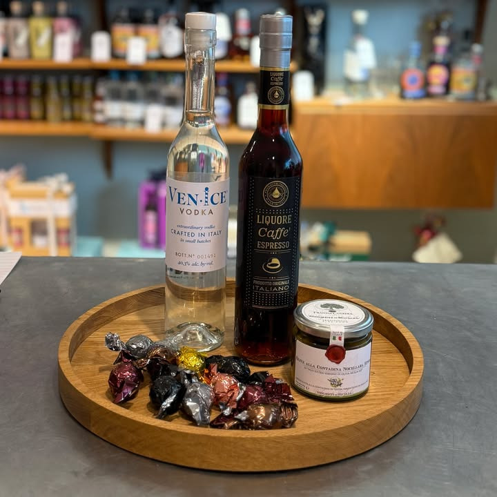 Lahvino Wine & Spirits tilbyder stilfuldt espresso martini sæt som sommergaveidé