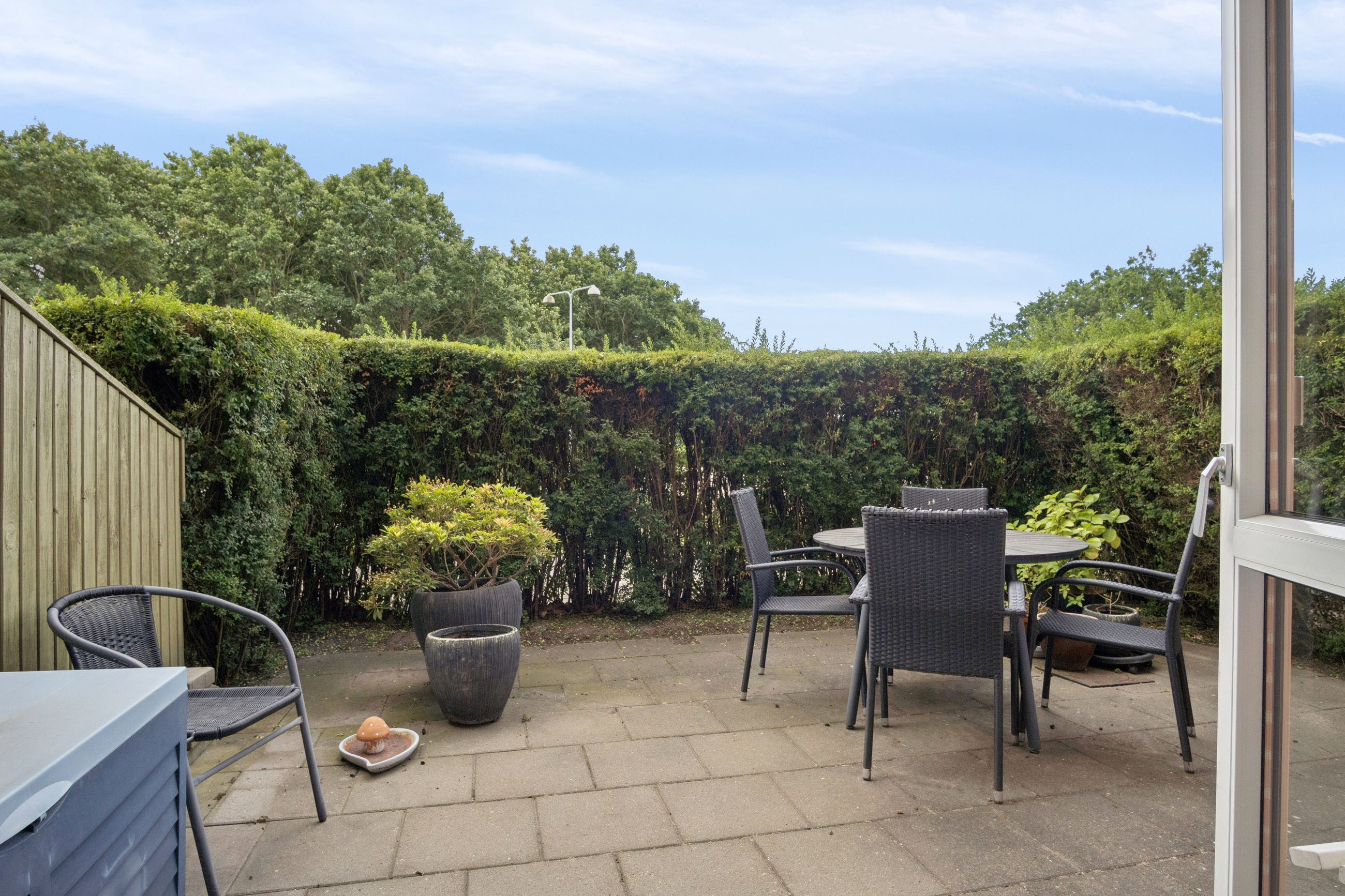 Andelsbolig i stueetage på 76 m2, med skøn atrium flisebelagt have.