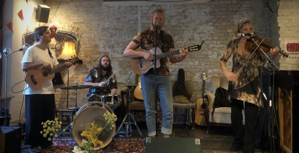 Oplev TÆNDTs musikalske univers på Cafe Støj