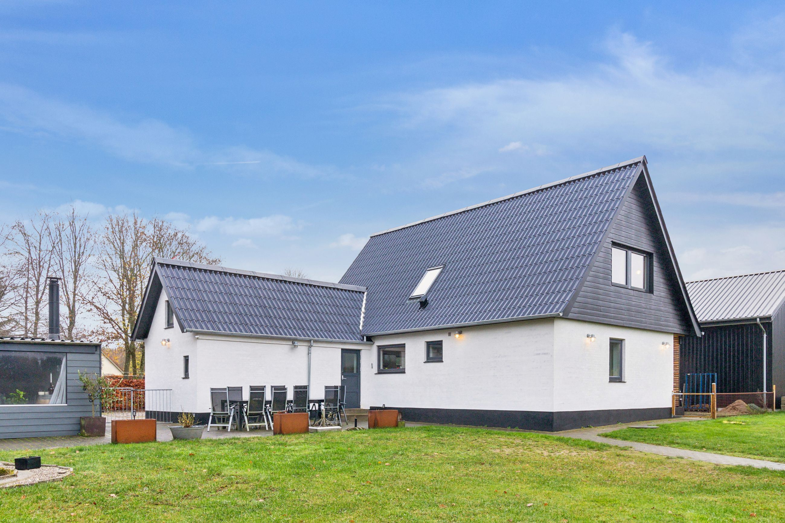 En ren boligdrøm på [m² på dyreste bolig] m² til 1,7  mio. kroner er nu komme til salg i Randbøl: Se hvor de dyreste boliger til salg i Randbøl er