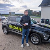 Tobias fik kørekort gennem Kudahls Køreskole: Klar til nye eventyr i Volvo