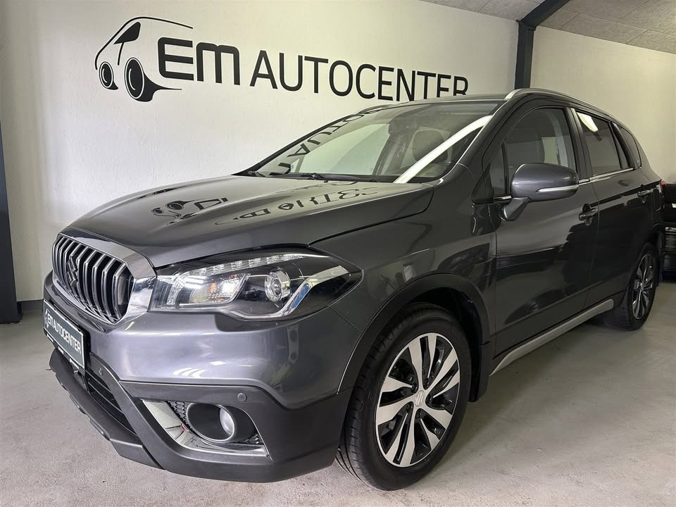 EM AUTOCENTER ApS: Frisk carporten op med en ny Suzuki S-Cross
