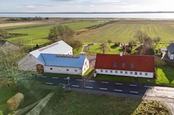 Til salg hos &Living Aalborg: Bolig med direkte udsigt til fjorden