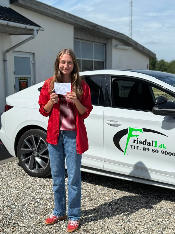 Frisdal Køreskole I/S fejrer Ana som drømmeelev og ny bilist 
