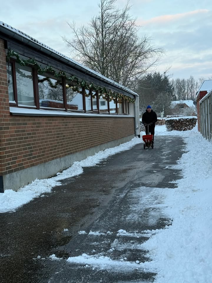 Per P. Cykler byder velkommen til vinterhandel i Snejbjerg i dag