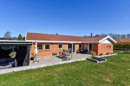 Til salg hos RealMæglerne Holstebro: Tilbygget og pæn moderniseret etplansvilla