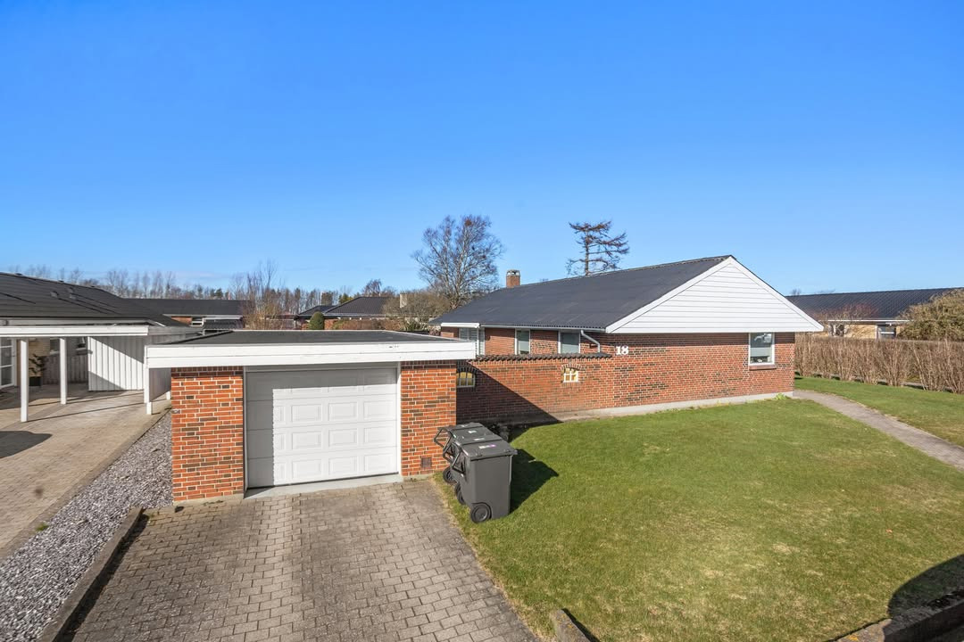 Mæglerhuset oplyser ny pris på 1.395.000 kr. for velholdt villa i Biersted