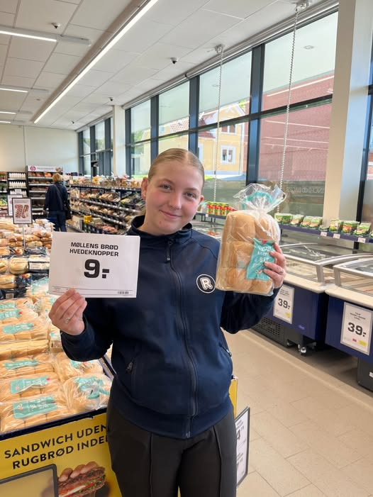 Rema 1000 Holstebrovej fejrer Store Hvededag med tilbud på hvedeknopper og Lurpak