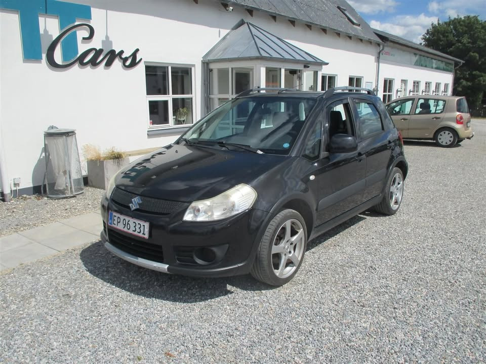TT CARS ApS præsenterer en Suzuki SX4