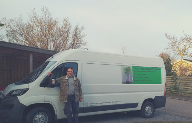 Simo har gjort sin interesse for palmer og havearbejde til et erhverv