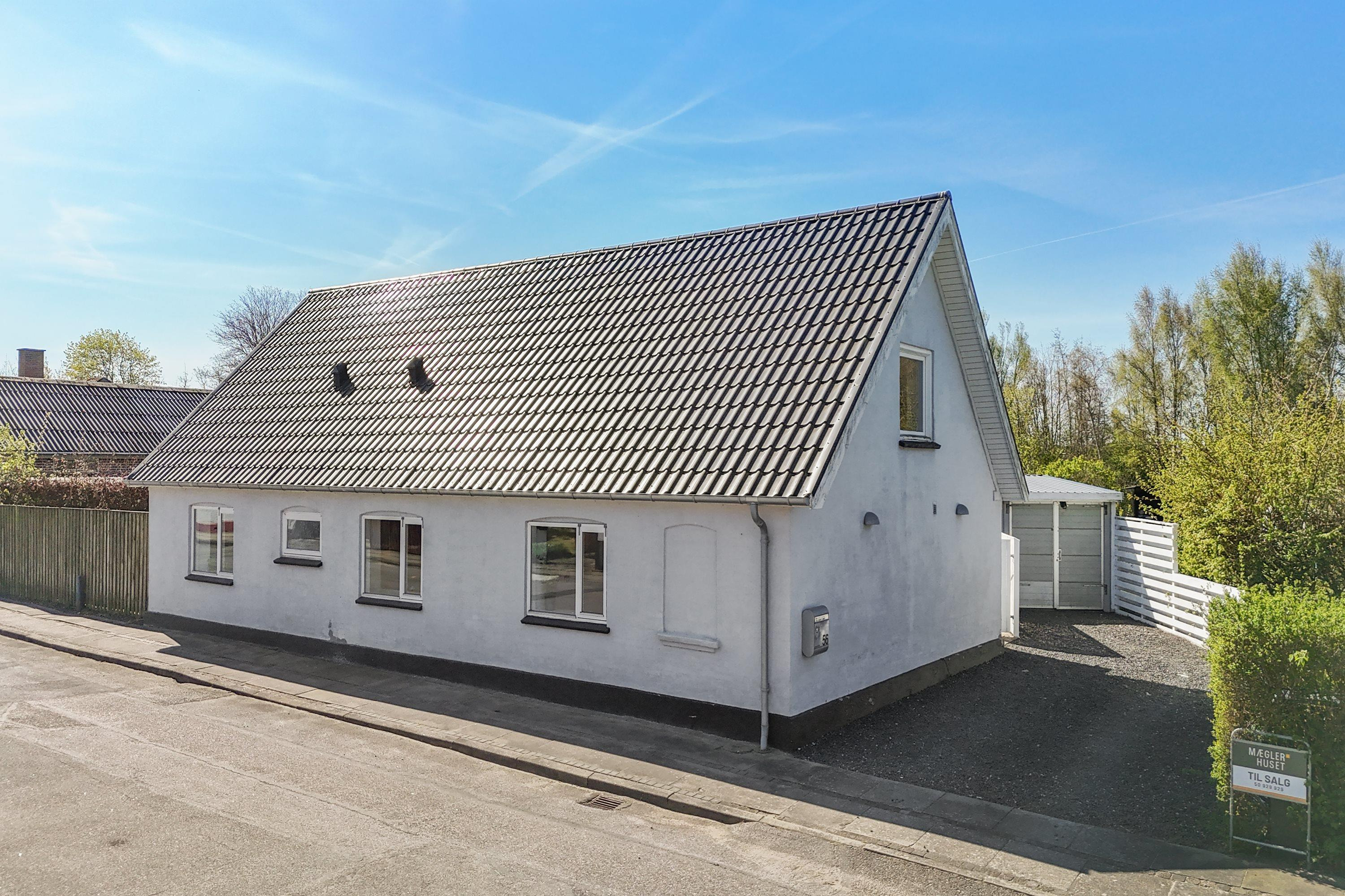 Til salg hos Mæglerhuset Brønderslev: Velholdt villa på blind vej i Brønderslev