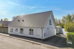 Til salg hos Mæglerhuset Brønderslev: Velholdt villa på blind vej i Brønderslev