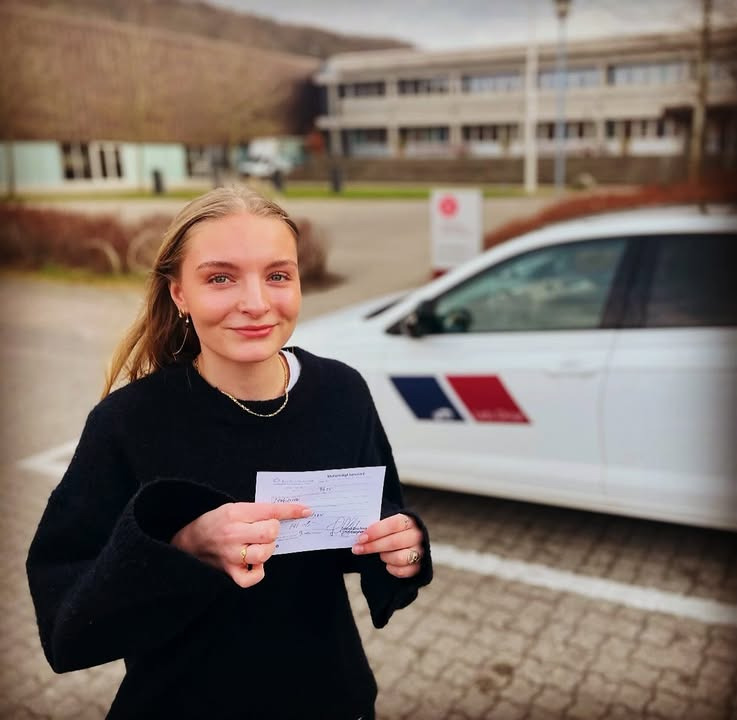 Lets Drive fejrer Freyas velfortjente køreprøve-eksamen