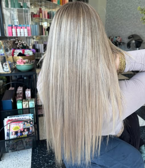 Chlou laver balayage i kølige toner til Anneline