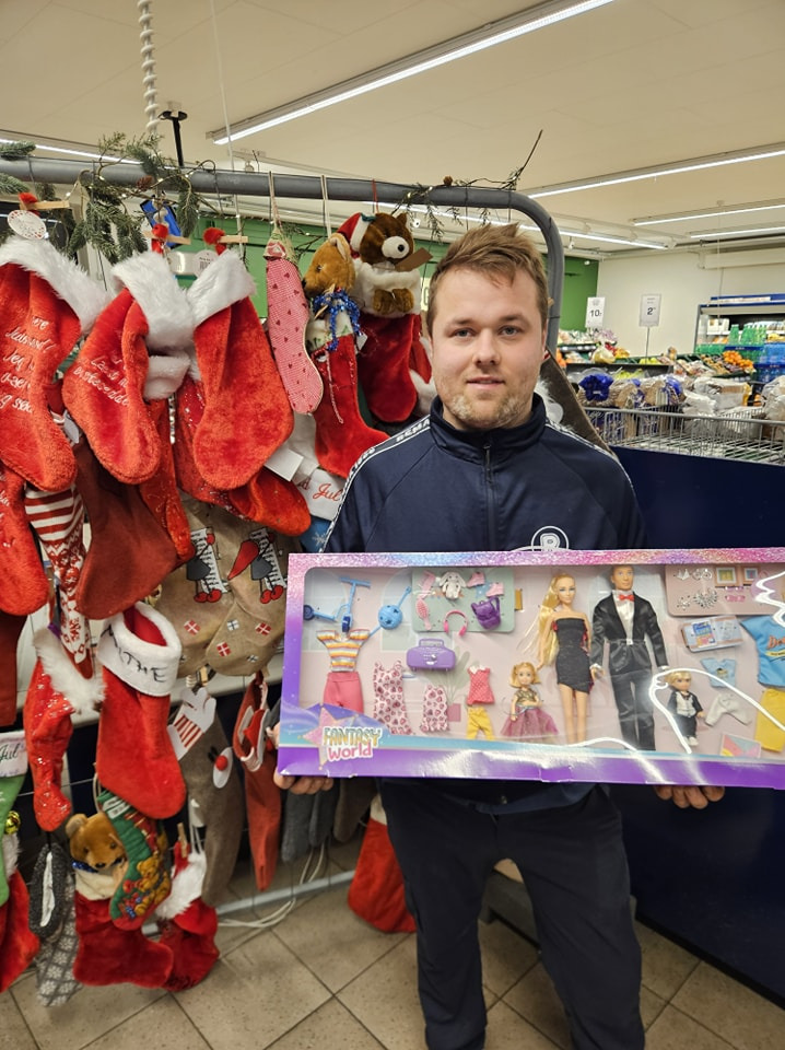 Frida på 4 år vinder juleoverraskelse fra REMA 1000 Hadsund