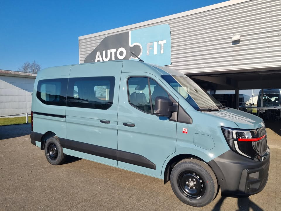 AutoFit A/S viser dansk premiere på Renault Master E-Tech EL-BUS på Transportmessen 2025