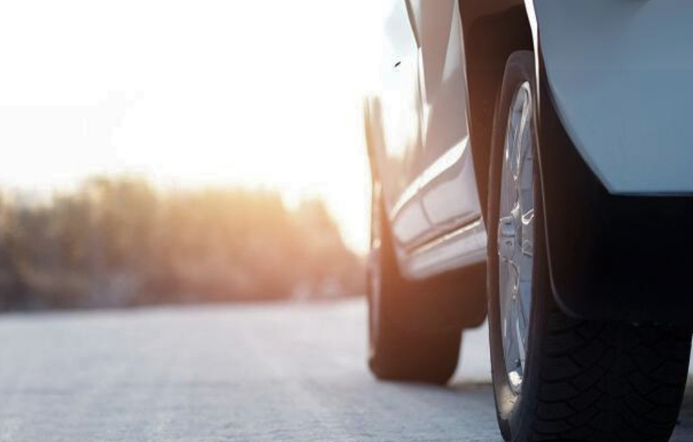 Vinterklar med JM Autoteknik: Book dit dækskift og kør trygt gennem sæsonen!