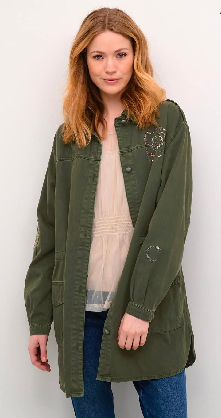 Rosengreen tilbyder rabat på stilfuld Cream-jakke i bomuld