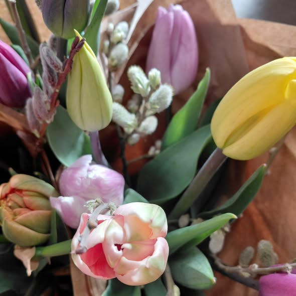 Rishøjgård Gårdbutik og Jordbrug byder på friske forårsbuketter i weekenden