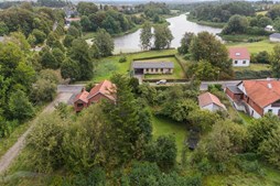 Villa med unik beliggenhed ved Klokkerholm Møllesø