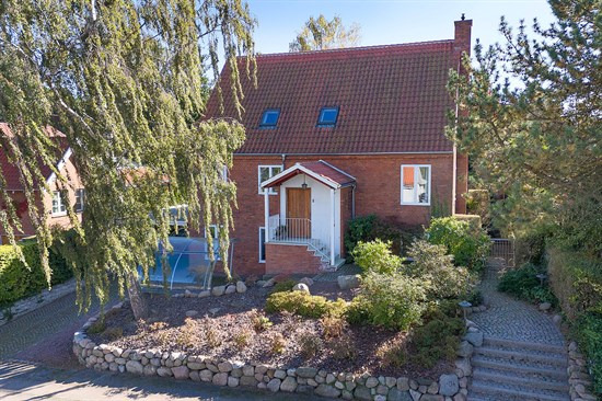 Prins Valdemars Vej 34 og 3 andre boliger er kommet til salg denne uge i Gentofte - se boligerne her.