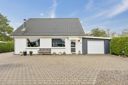 Koldingvej 157 og 1 anden boliger er kommet til salg denne uge i Christiansfeld - se boligerne her.
