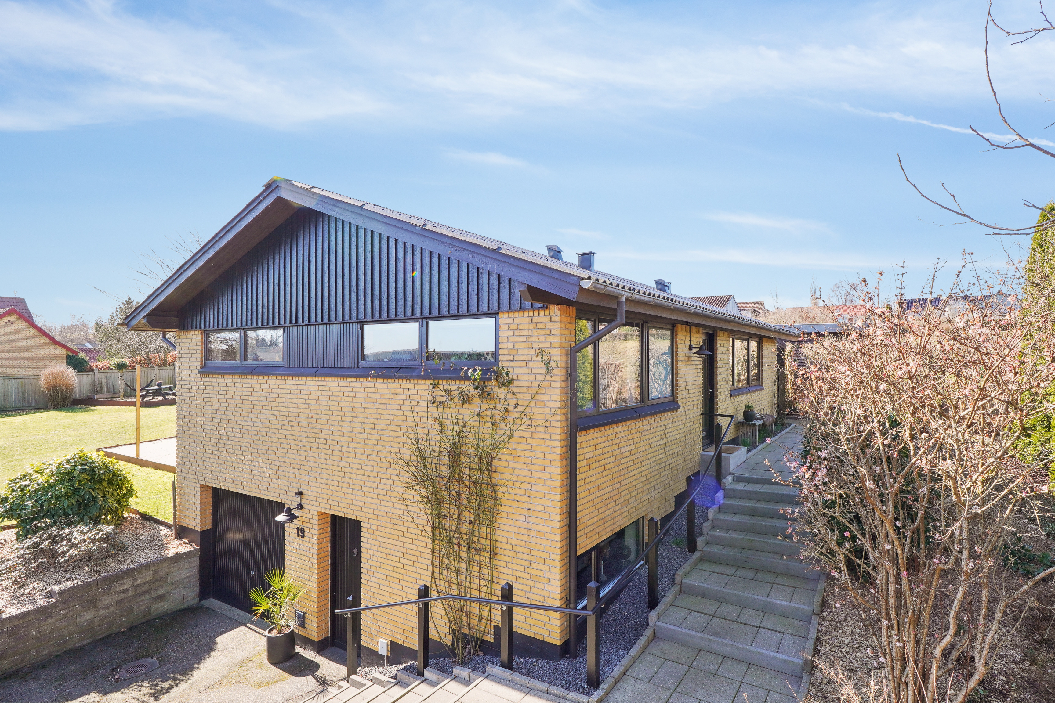 Til salg hos Lokalbolig Silkeborg - Mathias Bach & Co: Skøn villa med tilbagetrukket beliggenhed