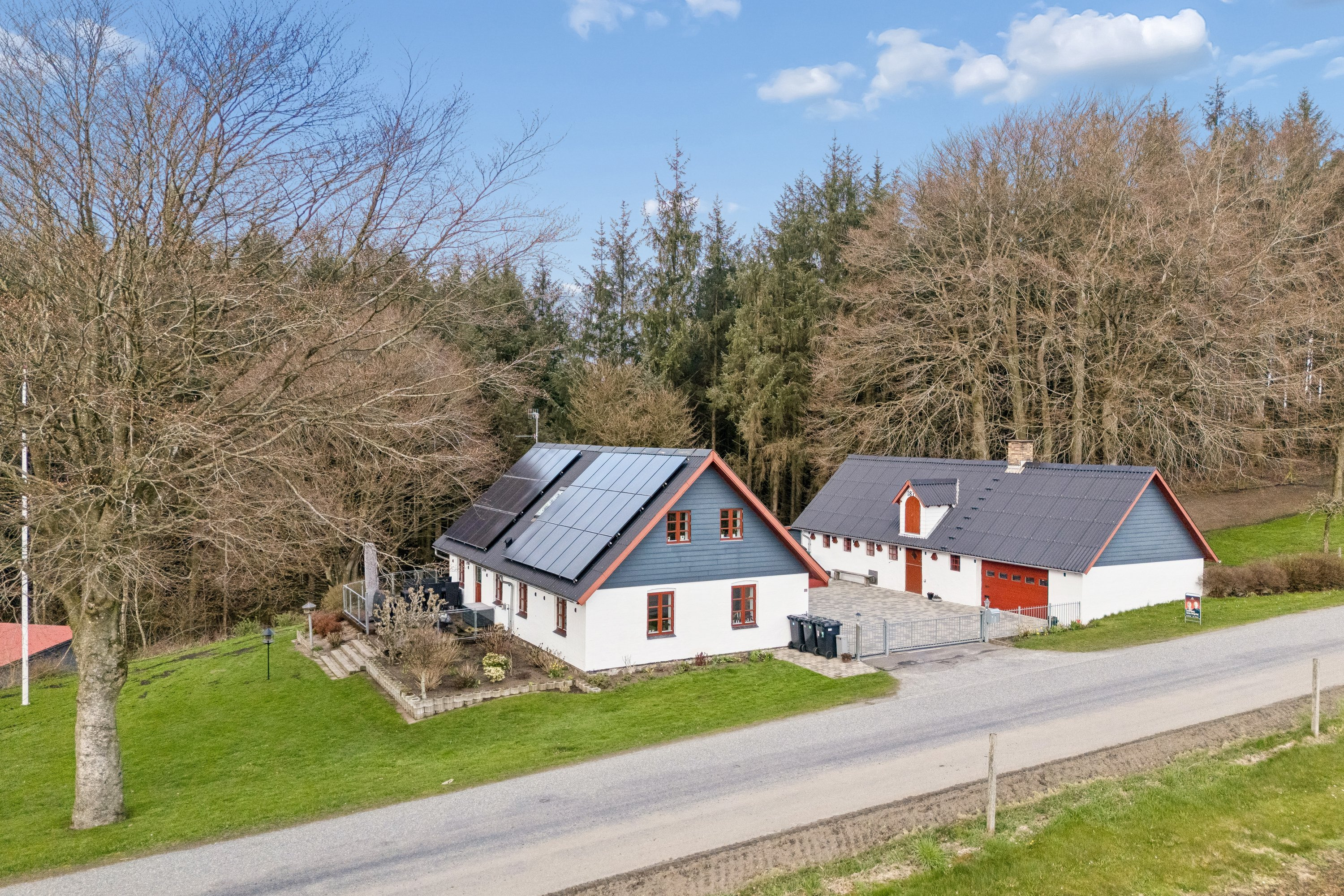 Naturperle med egen sø og masser af plads til livet ude