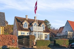 Netop kommet til salg: Strandvejen 178 en af Snekkerstens dyreste adresser