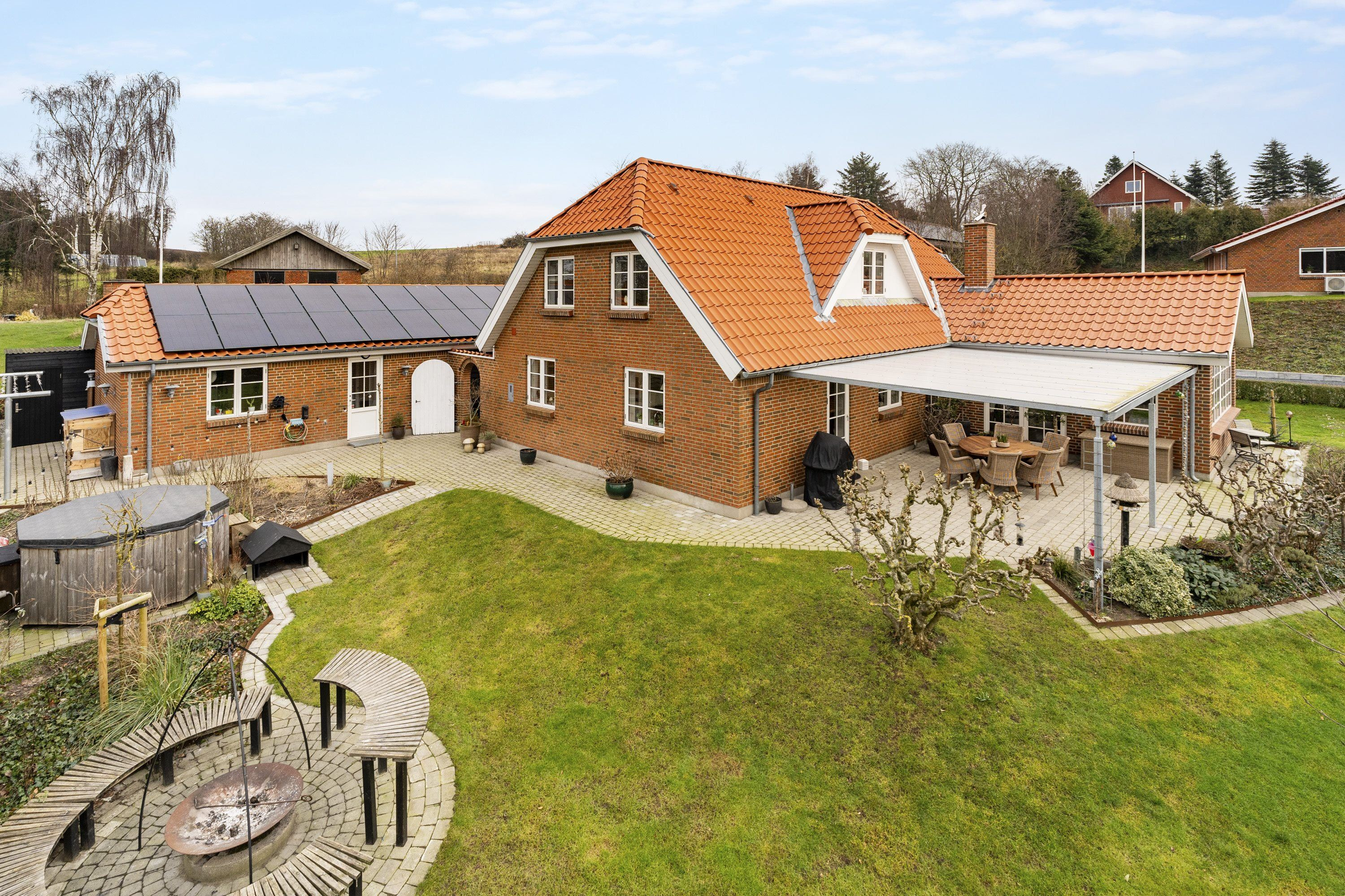 Luksusbolig netop kommet til salg i Løgstrup: Se hvad du skal smide for Løgstrups dyreste adresser her