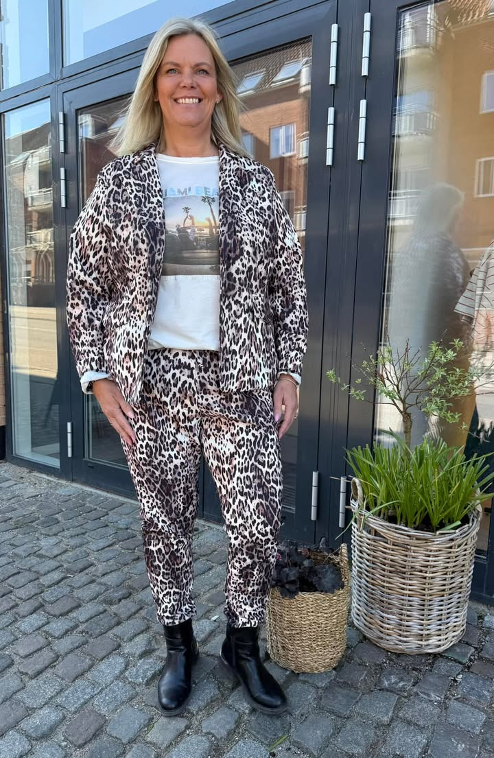 Only Curves præsenterer leopardprintet sæt fra Zoey