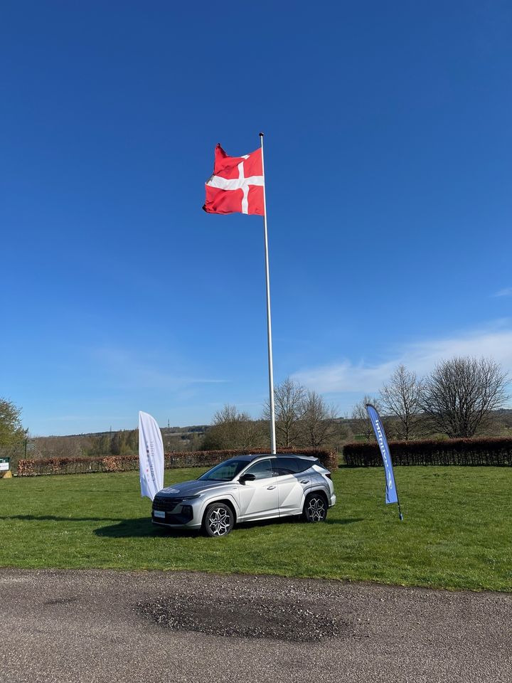 Åbningsturnering i golf fejret med strålende solskin og dygtige spillere