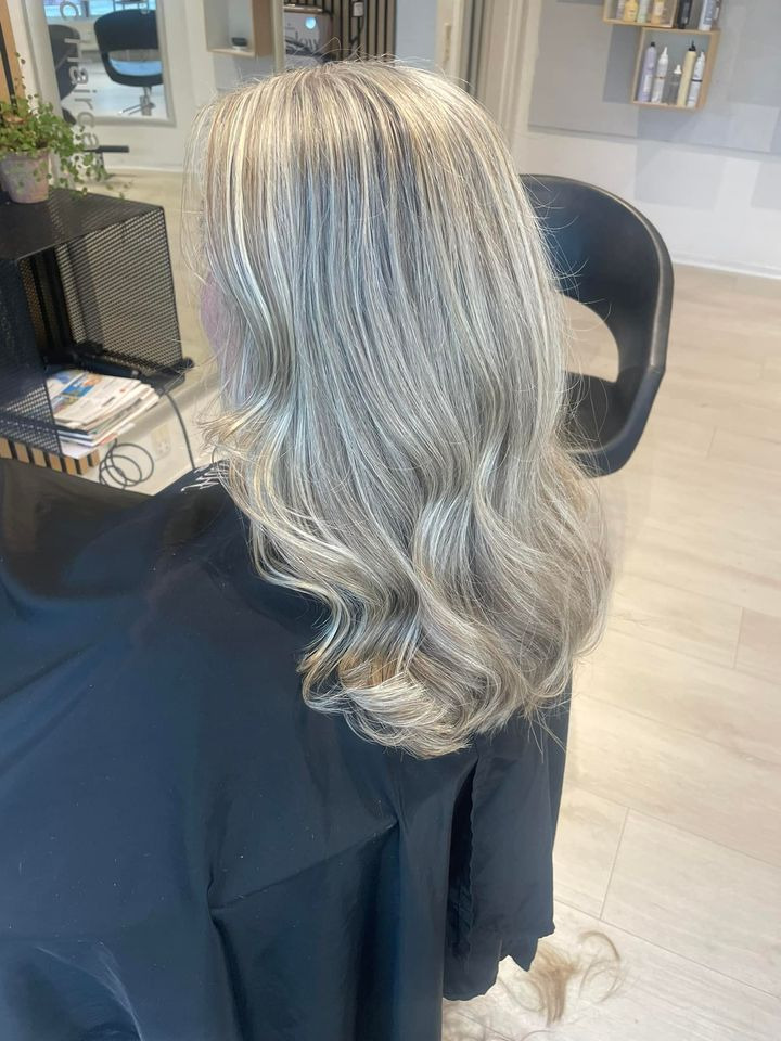 Naturlige reflekser og friske spidser hos Organic Hair Care - By Carøe