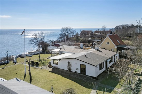 Strandvejen 132 og 9 andre boliger er kommet til salg denne uge i Rønne - se boligerne her.