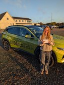Isabella fik kørekortet hos Kudahls Køreskole i ferien