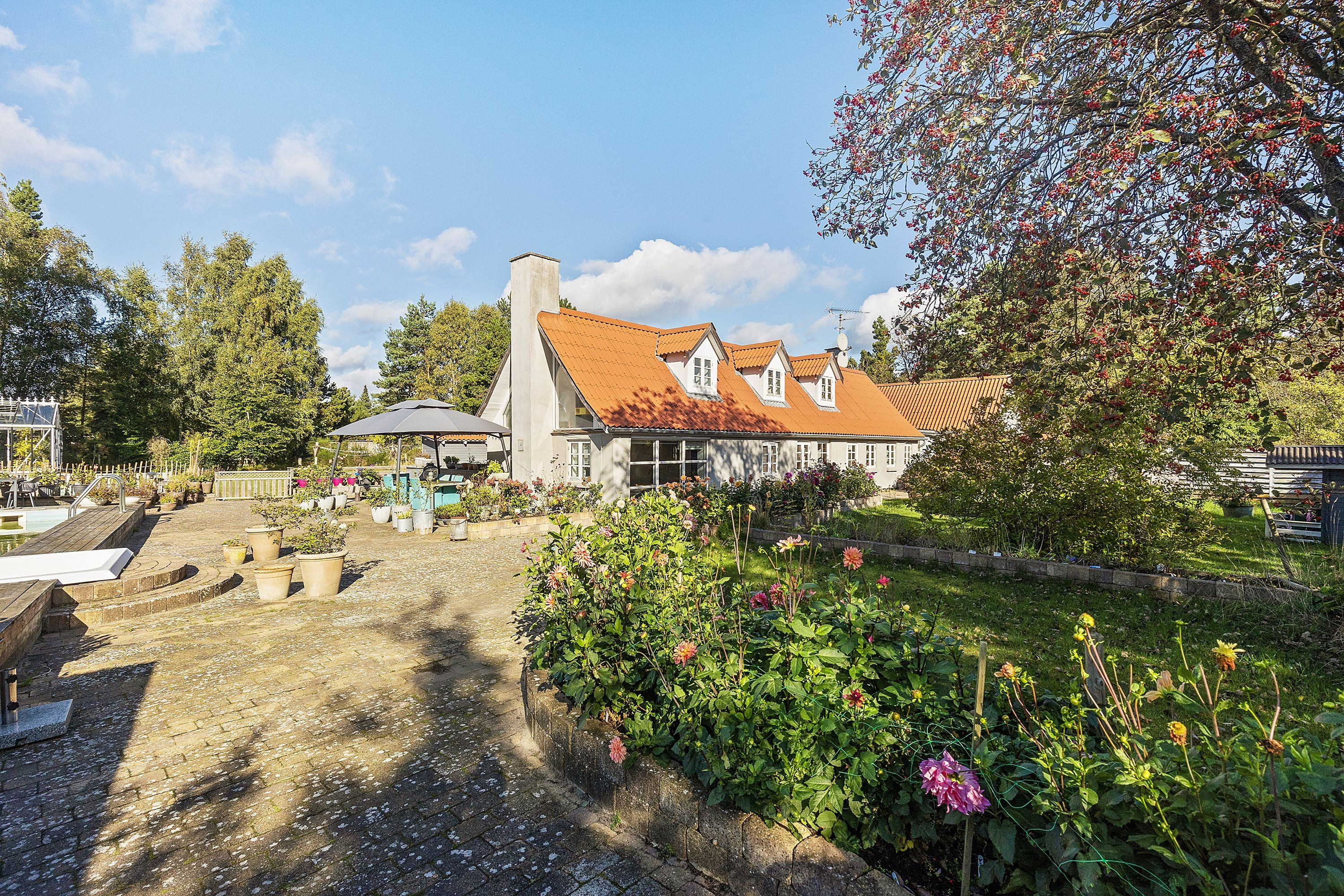 Eksklusiv bolig for 2,8  mio. kroner er netop kommet til salg i Højby - Se den og de dyreste boliger her