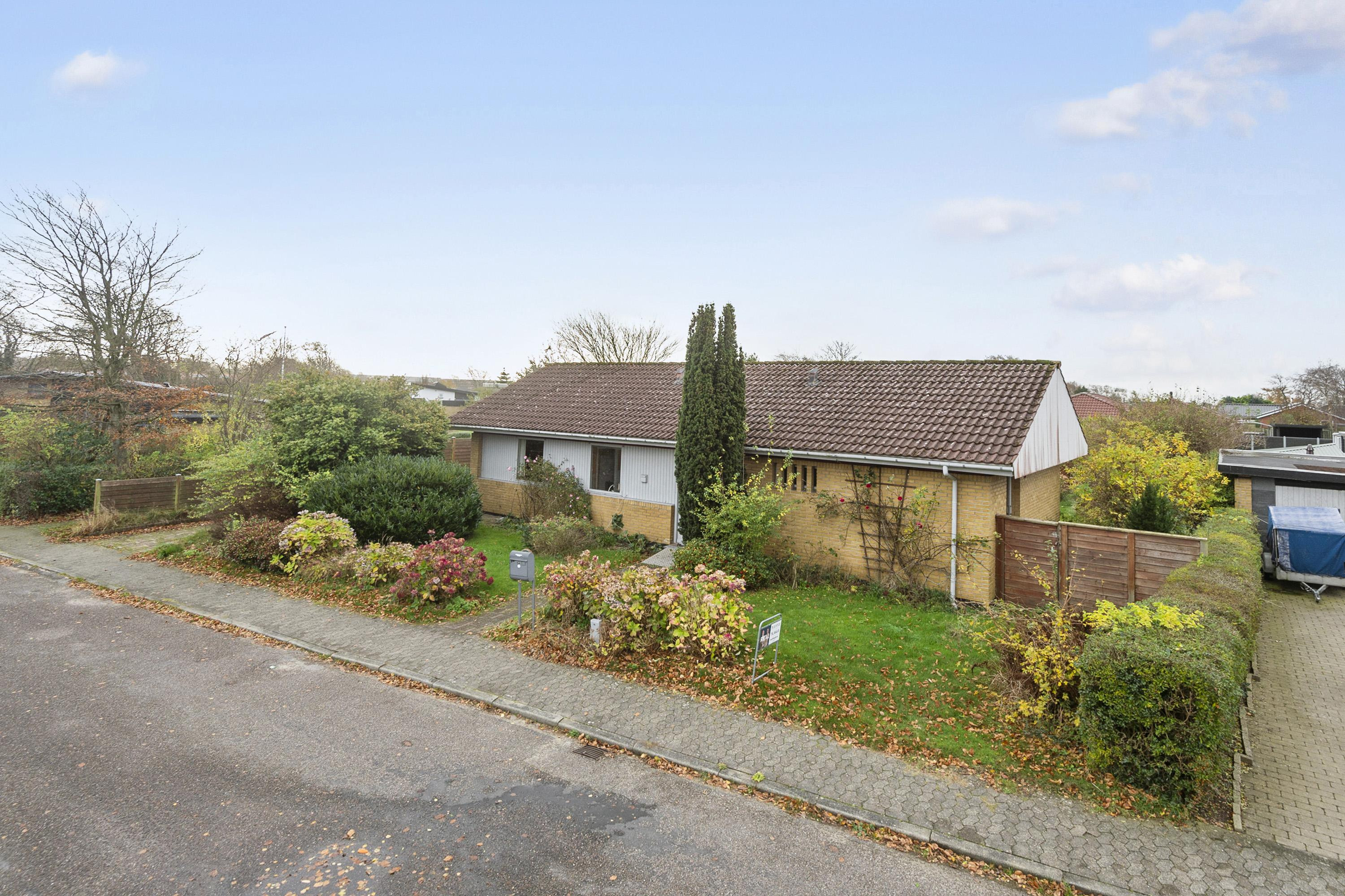 Mulighedsrig ét-plans bolig med stort potentiale på attraktiv adresse