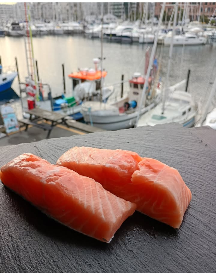 Meny Hobro tilbyder lakseportioner til afhentning 29/8