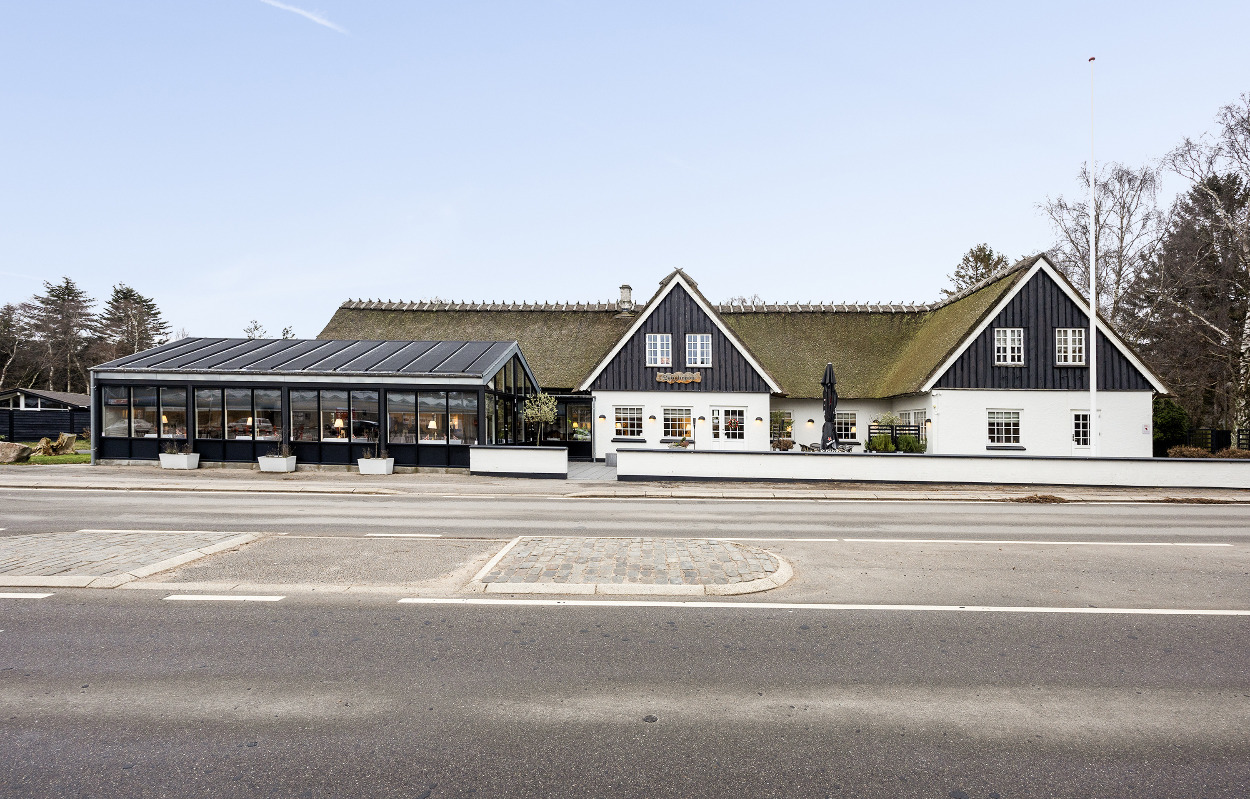 Lokal købmand køber Lyngkroen: Sælger driver kongelig privilegeret kro videre som forpagter