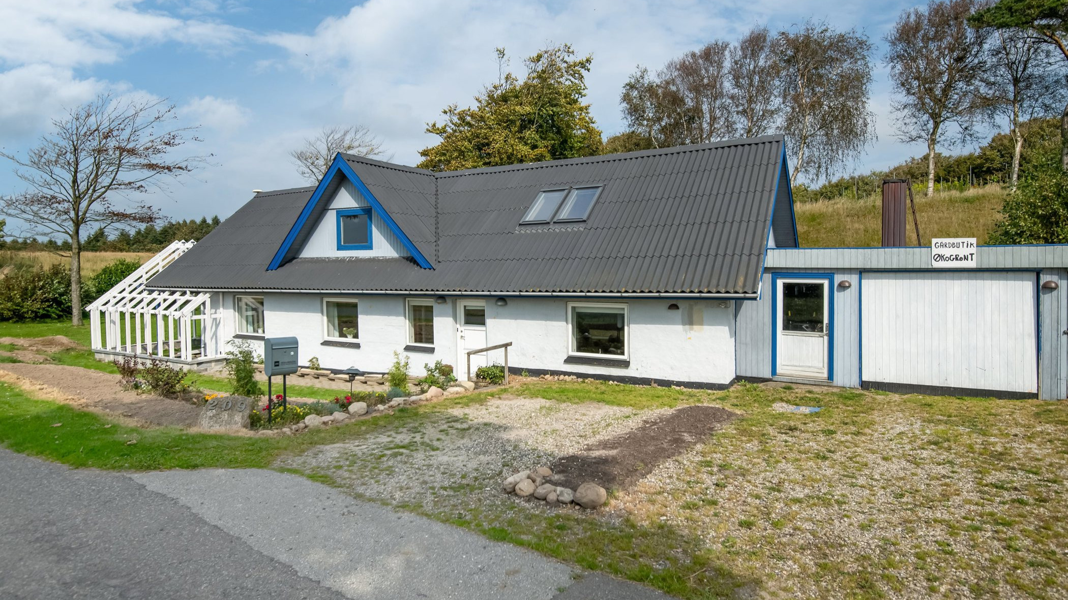 Dejlig villa med udsigt ud over de åbne marker og i rigtig landlig idyl i hjertet af Vendsyssel