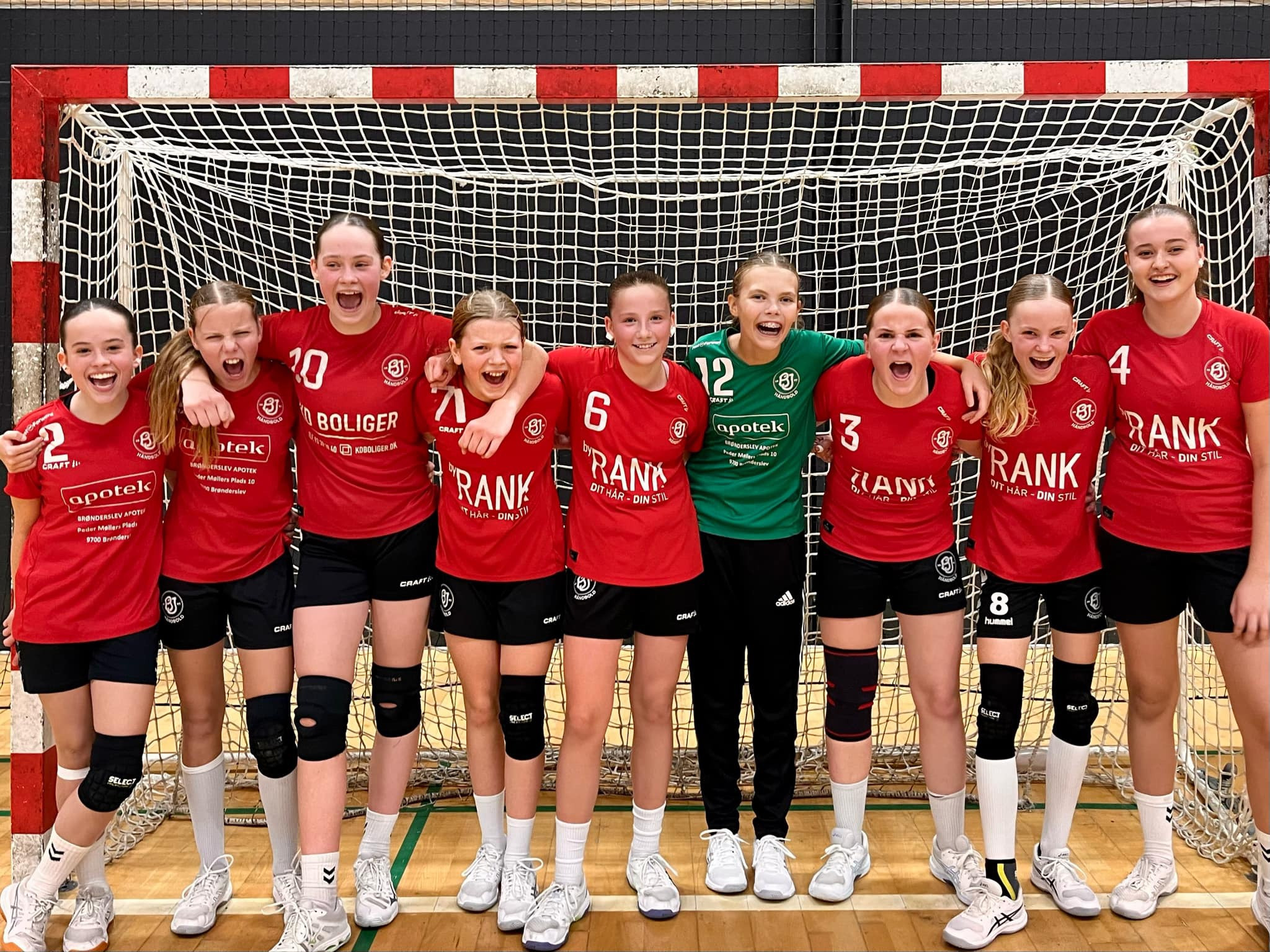 Brønderslevs U-13-piger sejrer med stærkt angreb trods forsvarsudfordringer mod Vrå/Børglum