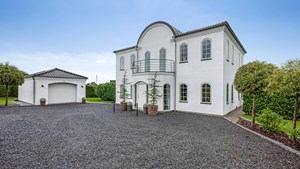 Nyhed i Halgårde: En nyinstandsat Liebhaverbolig af de helt særlige!