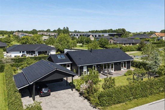 Luksusbolig netop kommet til salg i Solbjerg: Se hvad du skal smide for Solbjergs dyreste adresser her