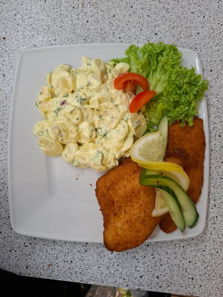 Havnens Fisk Øster Hurup har tilbud på kartoffelsalat med fiskefrikadeller eller fiskefileter