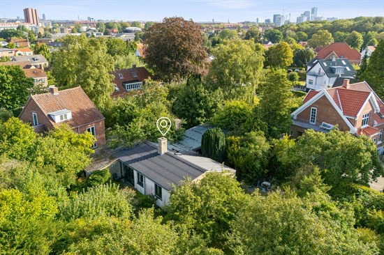 Lindevej 15 og 4 andre boliger er kommet til salg denne uge i Viby J - se boligerne her.