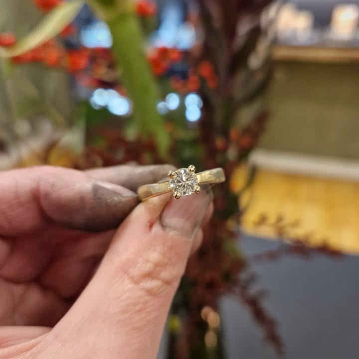 Guldsmed Ø holder åbent søndag med eksklusive smykker til salg