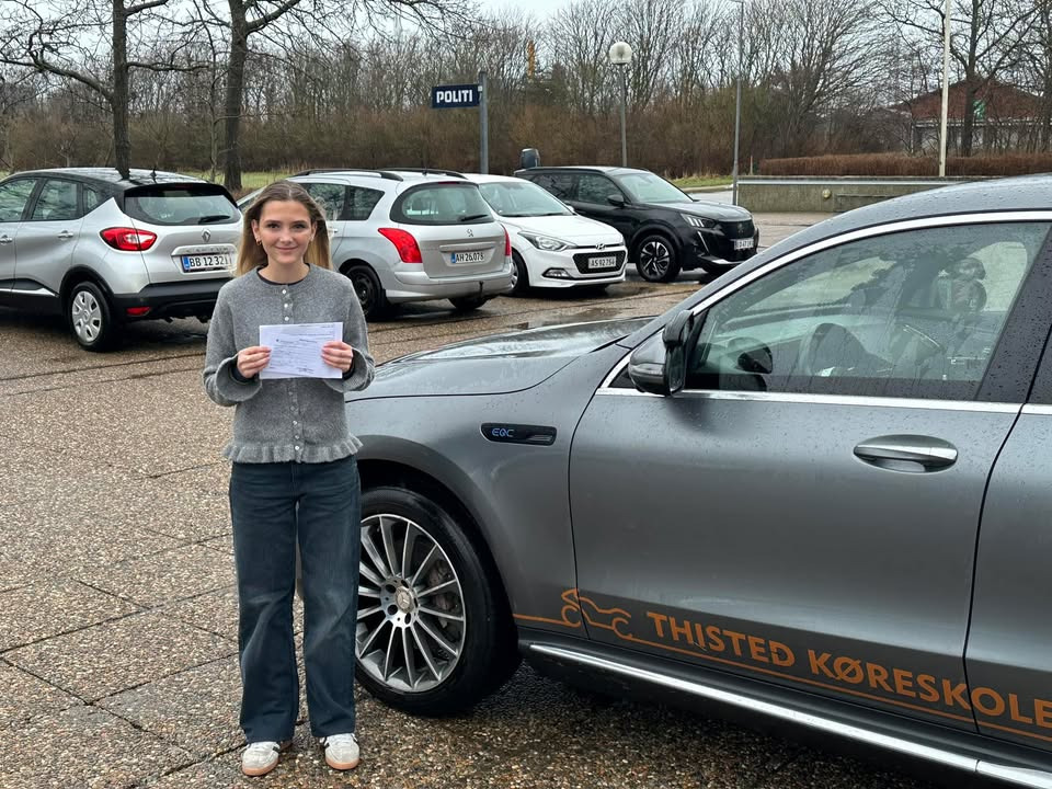 Thisted Køreskole ønsker tillykke til Tilde med kørekortet