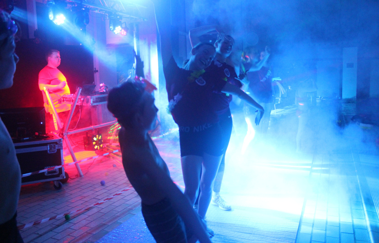 Traditionen tro er der Pool Party i Aabybro Svømmeklub 